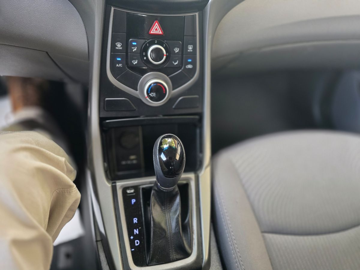 2016 Hyundai Elantra SE photo 27