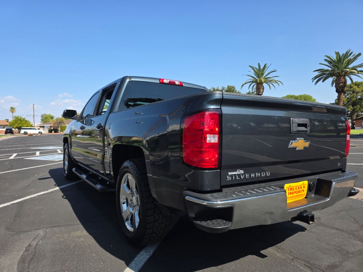 2017 Chevrolet Silverado 1500 LT photo 3