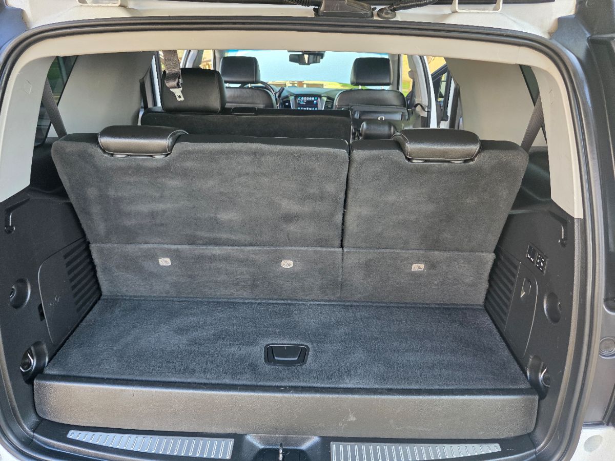 2018 Chevrolet Tahoe LT photo 34