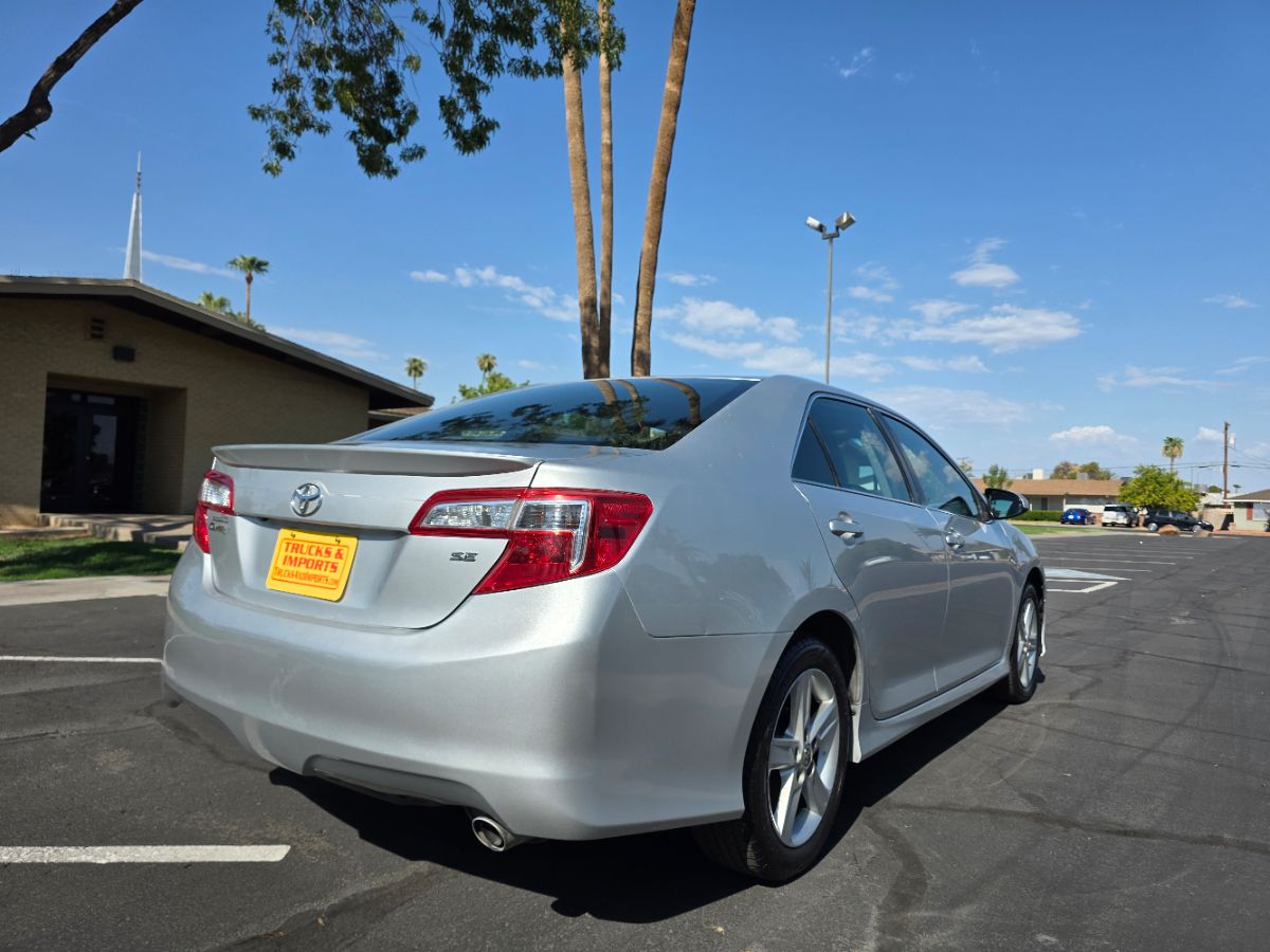 2014 Toyota Camry SE photo 7