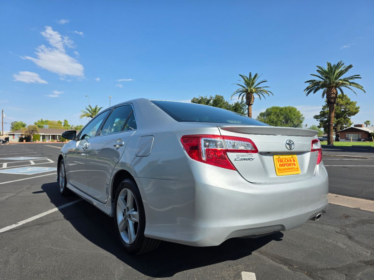 2014 Toyota Camry SE photo 8