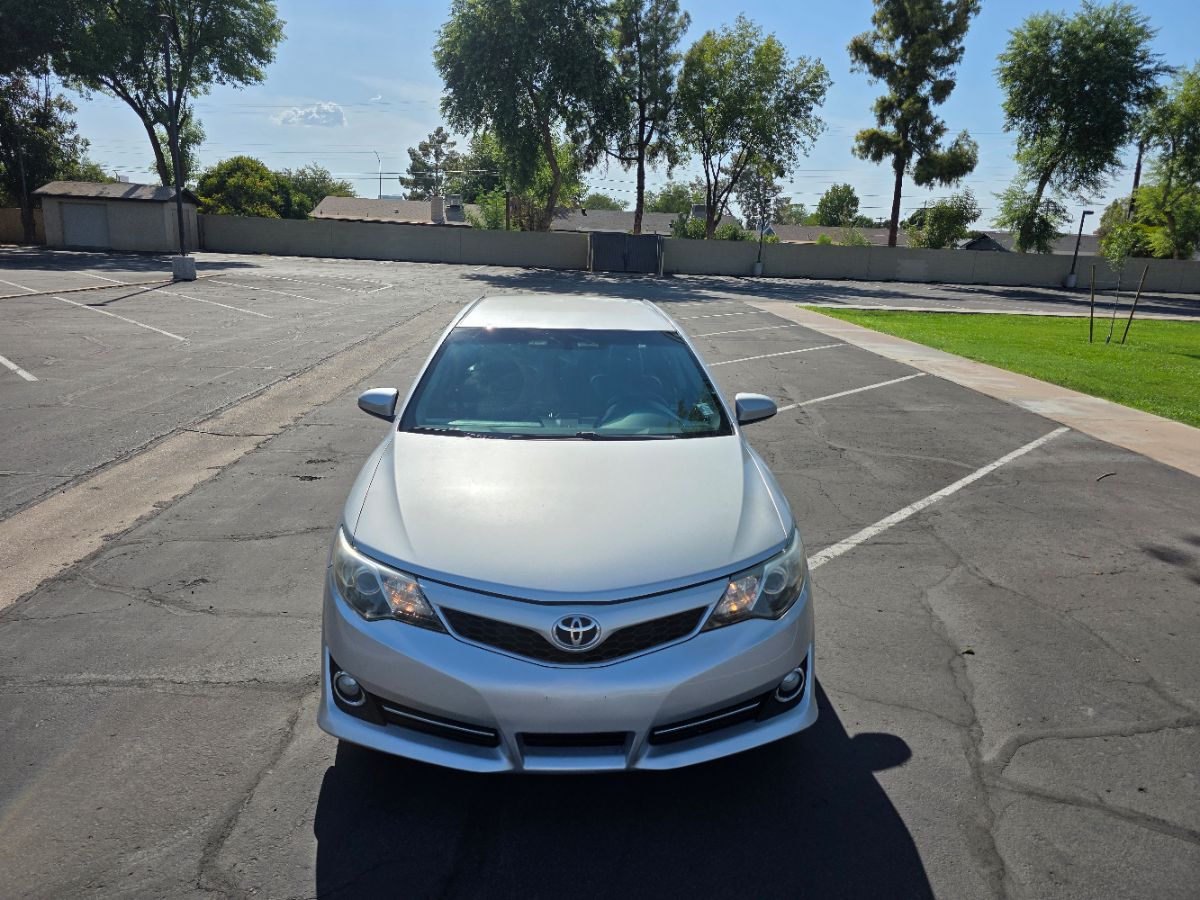 2014 Toyota Camry SE photo 10