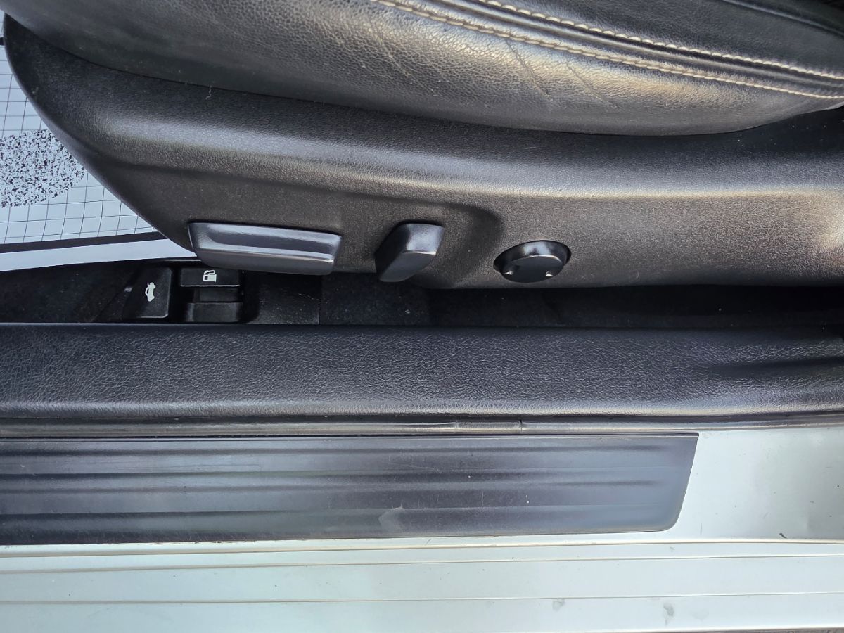 2014 Toyota Camry SE photo 19
