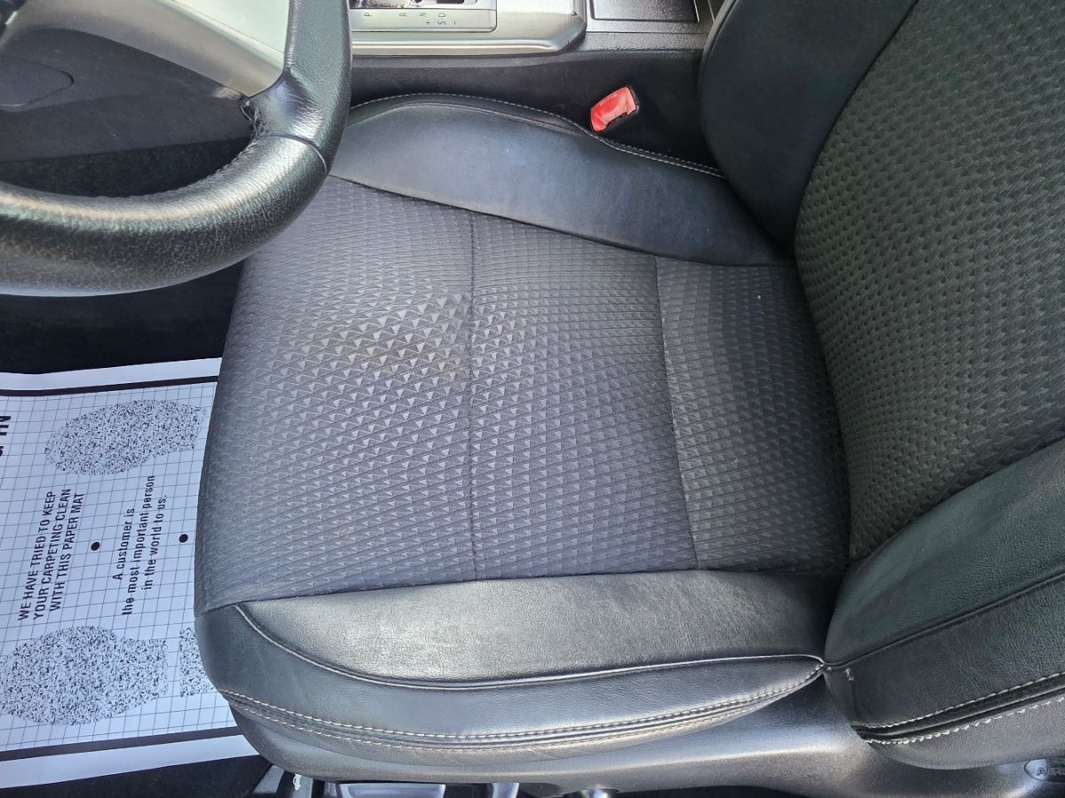 2014 Toyota Camry SE photo 20