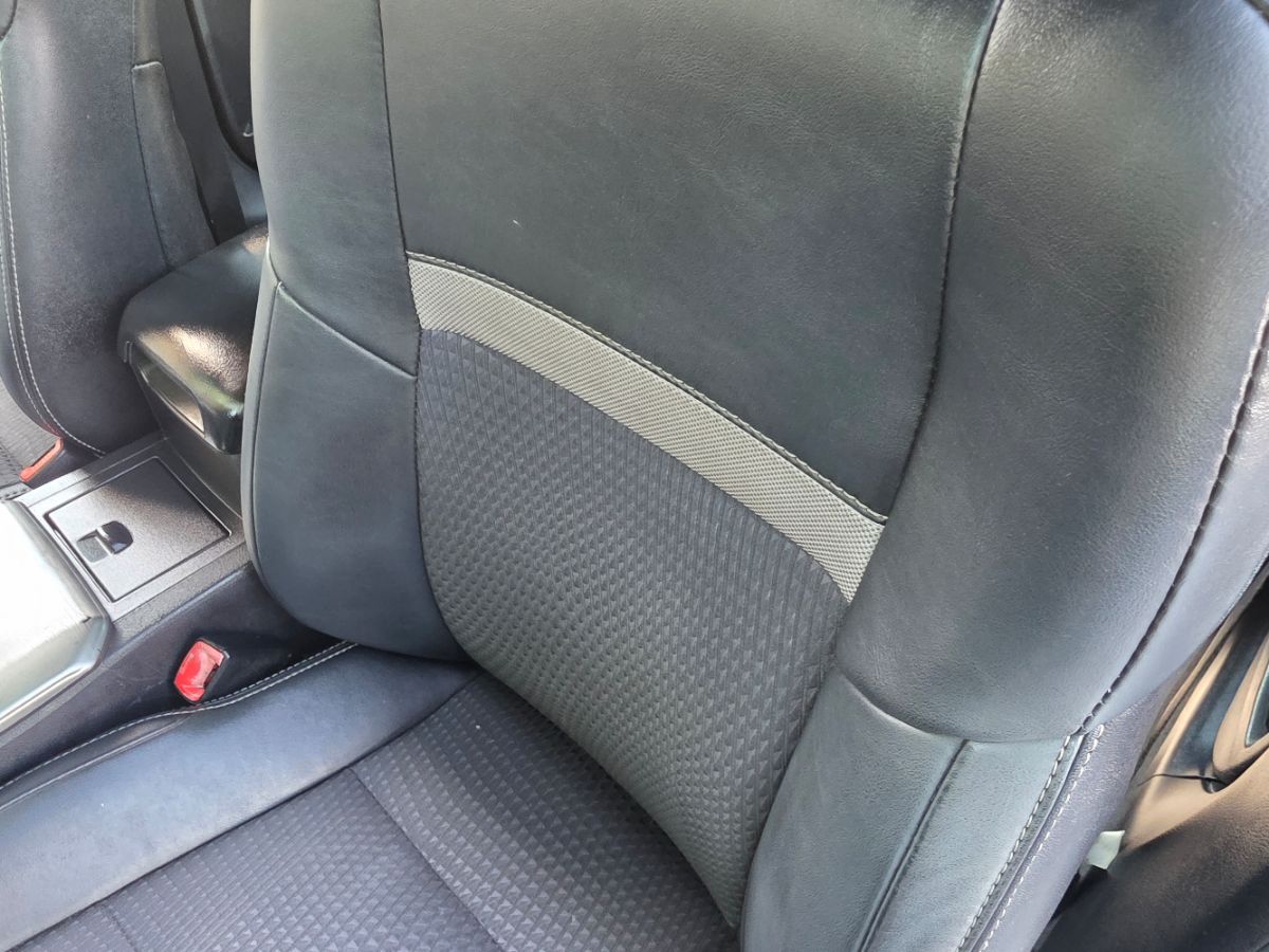 2014 Toyota Camry SE photo 23