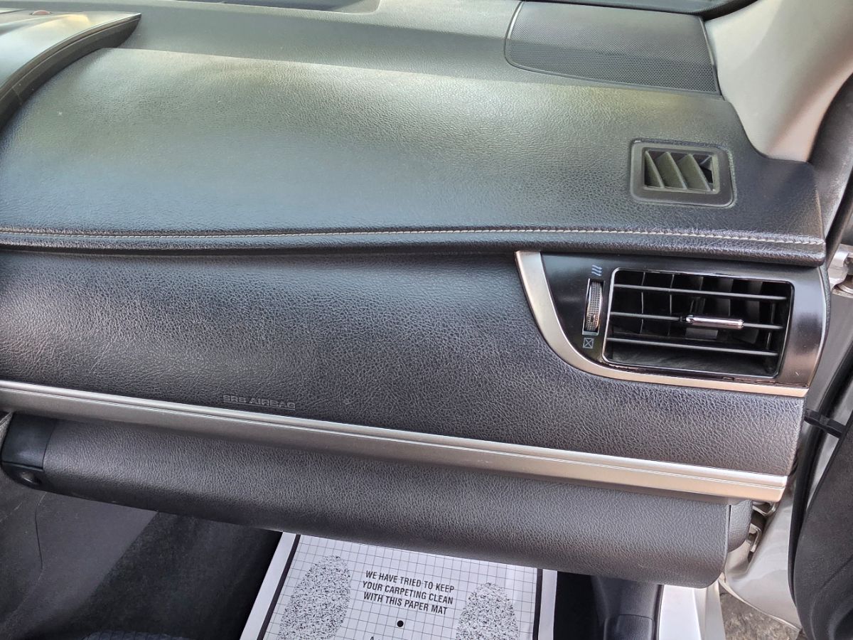 2014 Toyota Camry SE photo 26