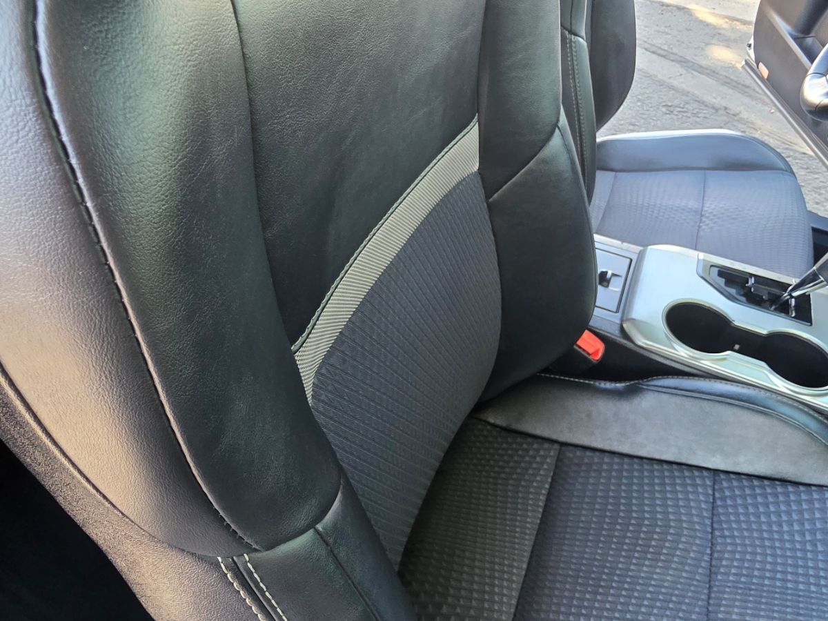2014 Toyota Camry SE photo 29