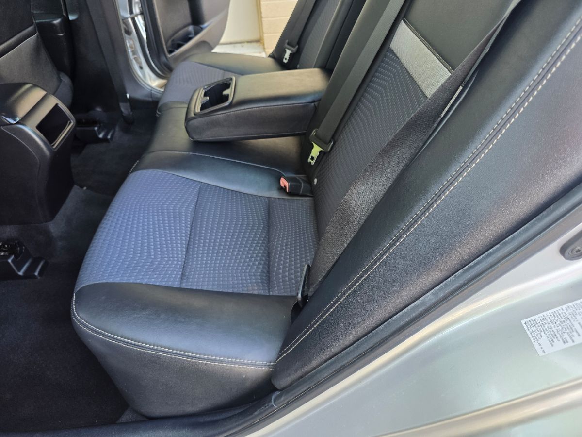 2014 Toyota Camry SE photo 31