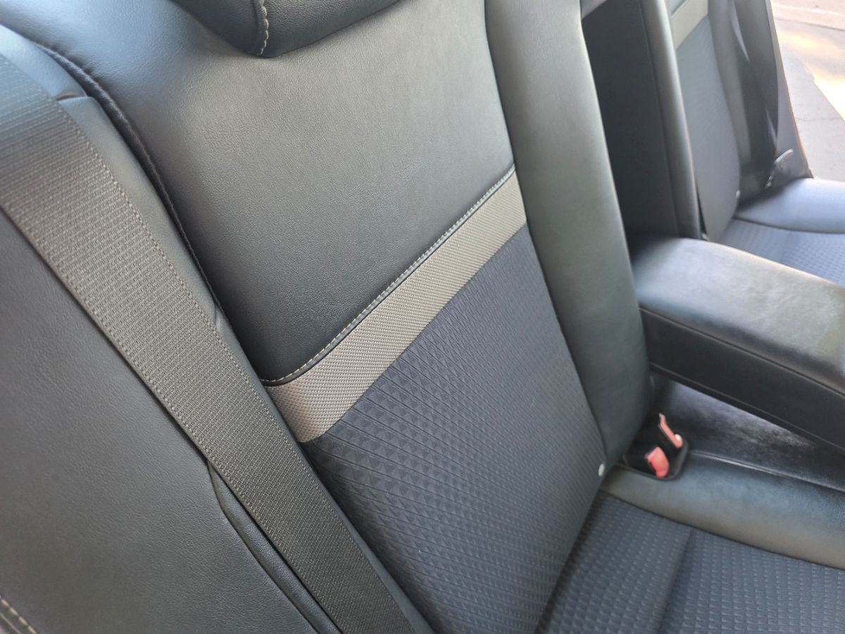2014 Toyota Camry SE photo 33