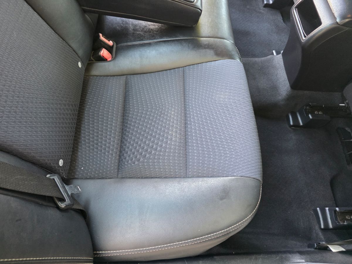 2014 Toyota Camry SE photo 34