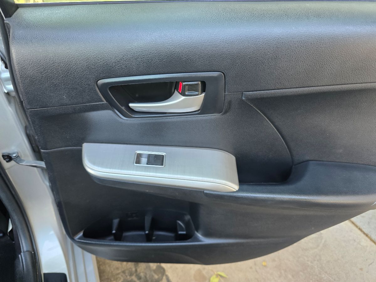 2014 Toyota Camry SE photo 41