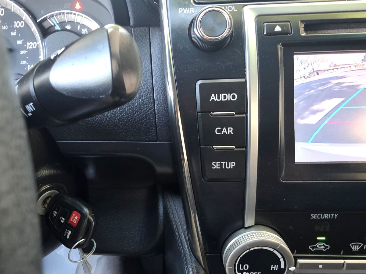 2014 Toyota Camry SE photo 36