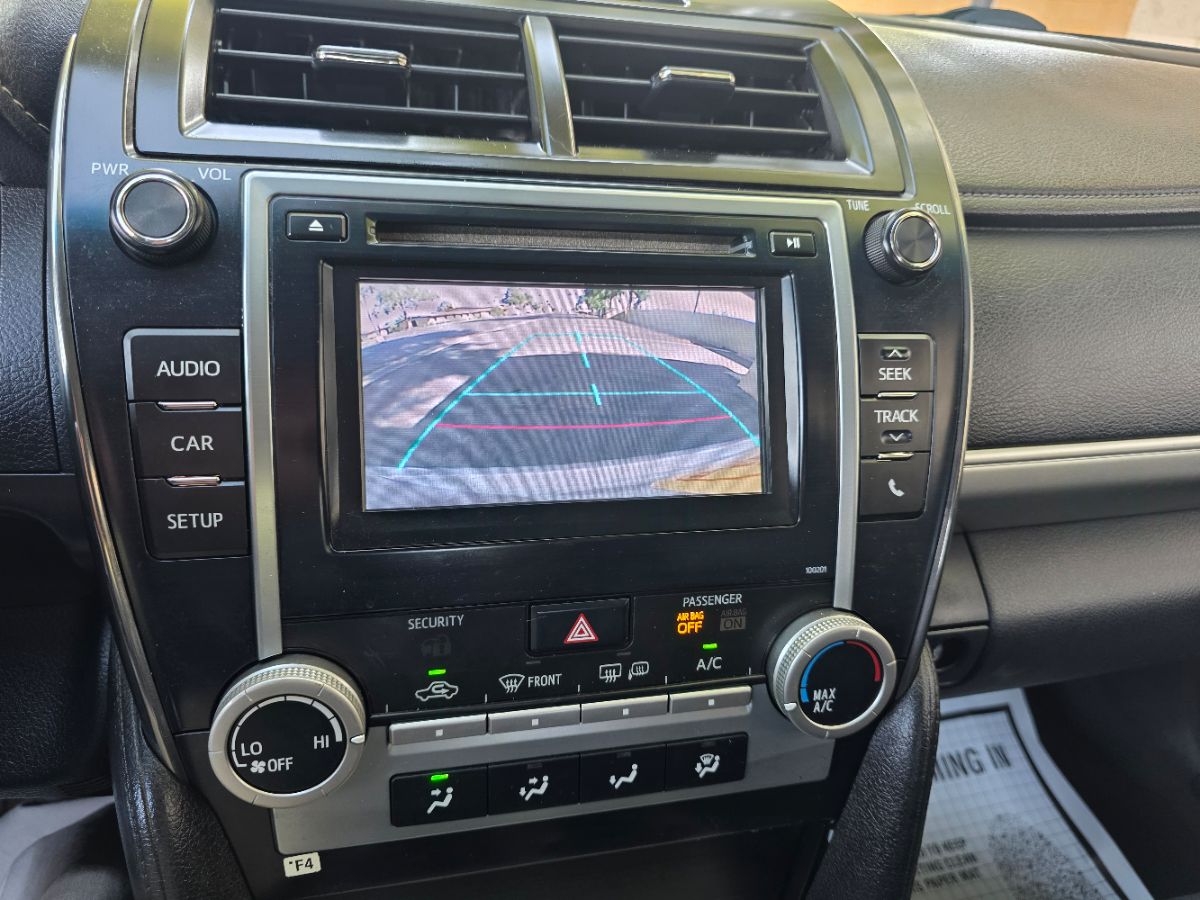 2014 Toyota Camry SE photo 37
