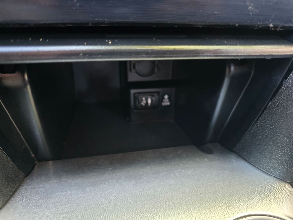 2014 Toyota Camry SE photo 40