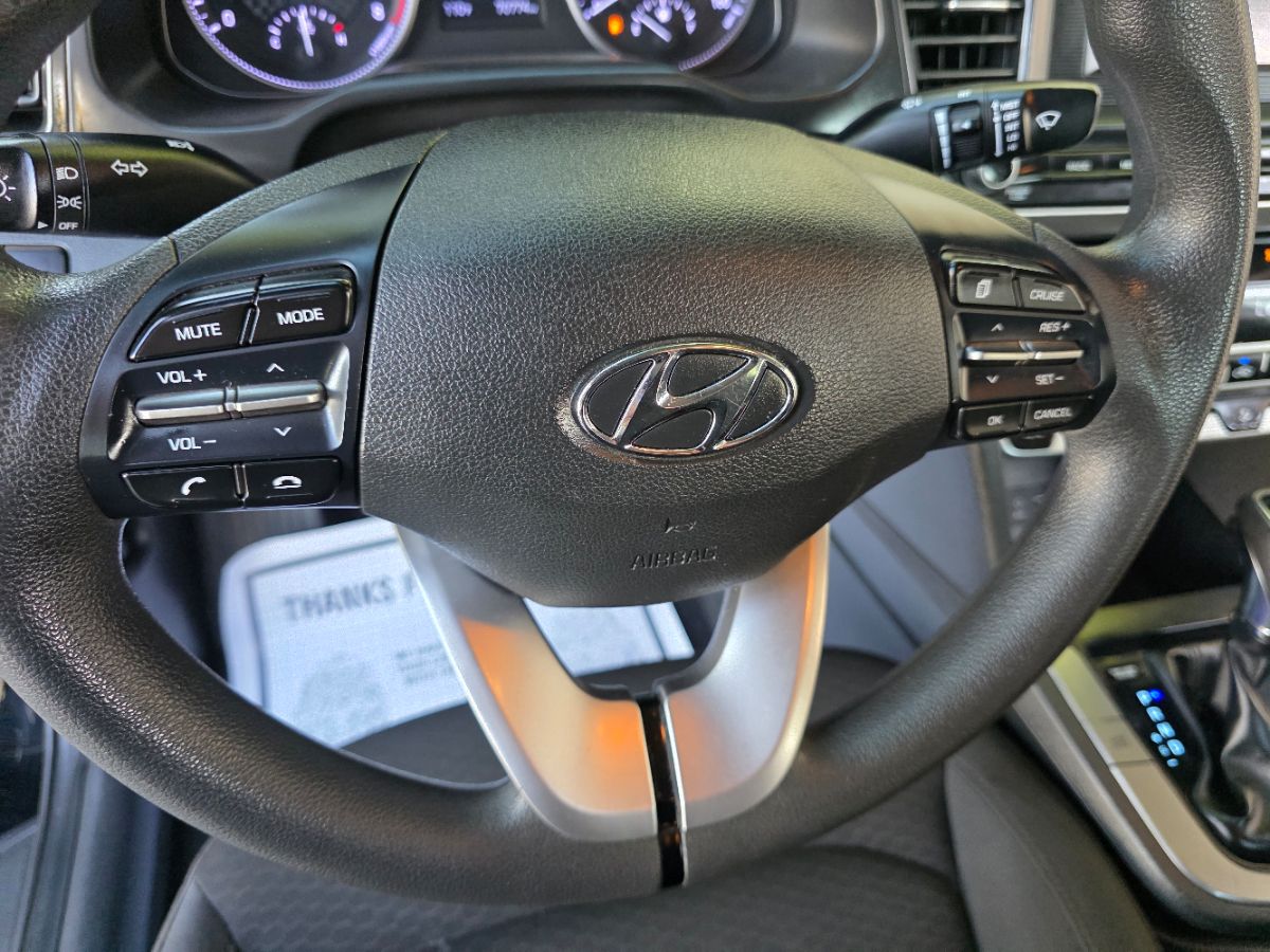 2020 Hyundai Elantra SE photo 3