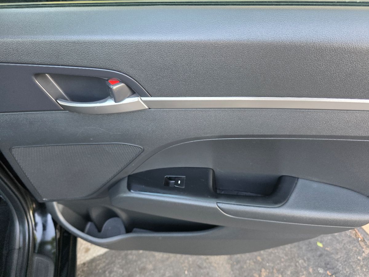 2020 Hyundai Elantra SE photo 12