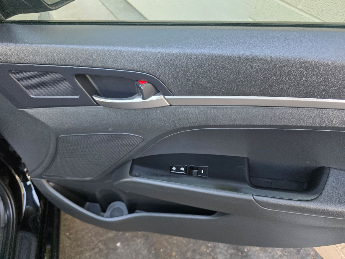 2020 Hyundai Elantra SE photo 26