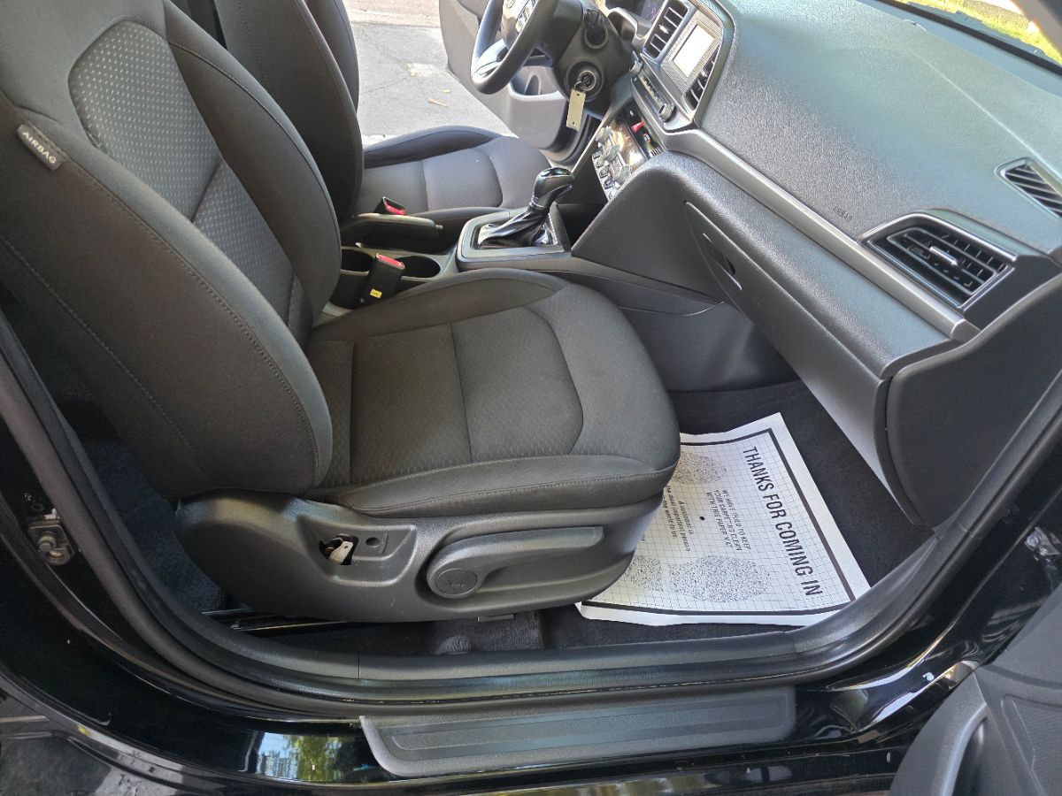 2020 Hyundai Elantra SE photo 15