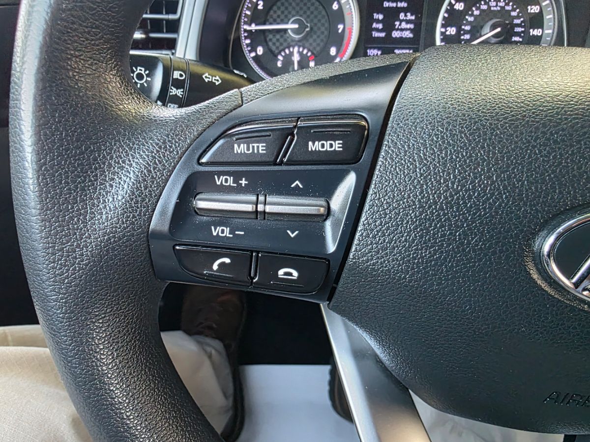 2020 Hyundai Elantra SE photo 18