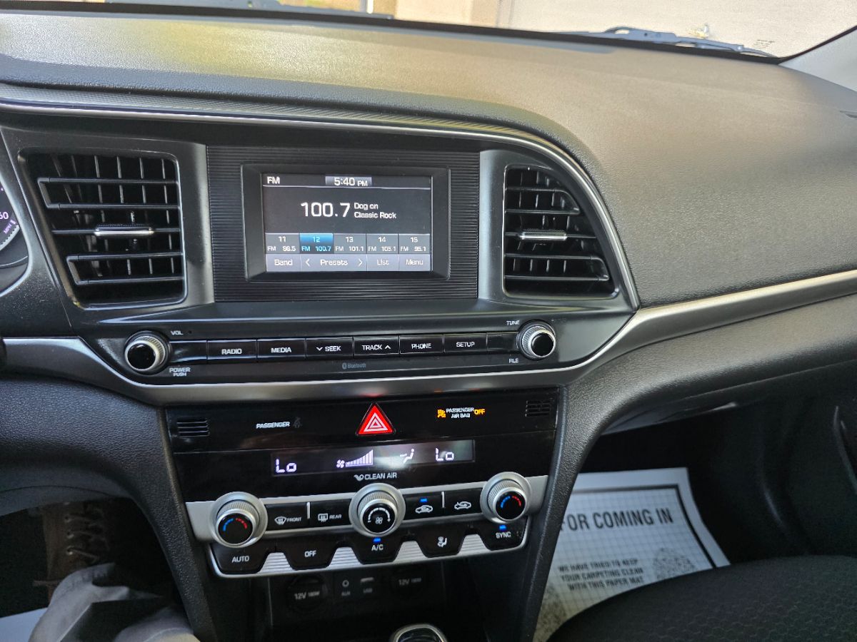 2020 Hyundai Elantra SE photo 20