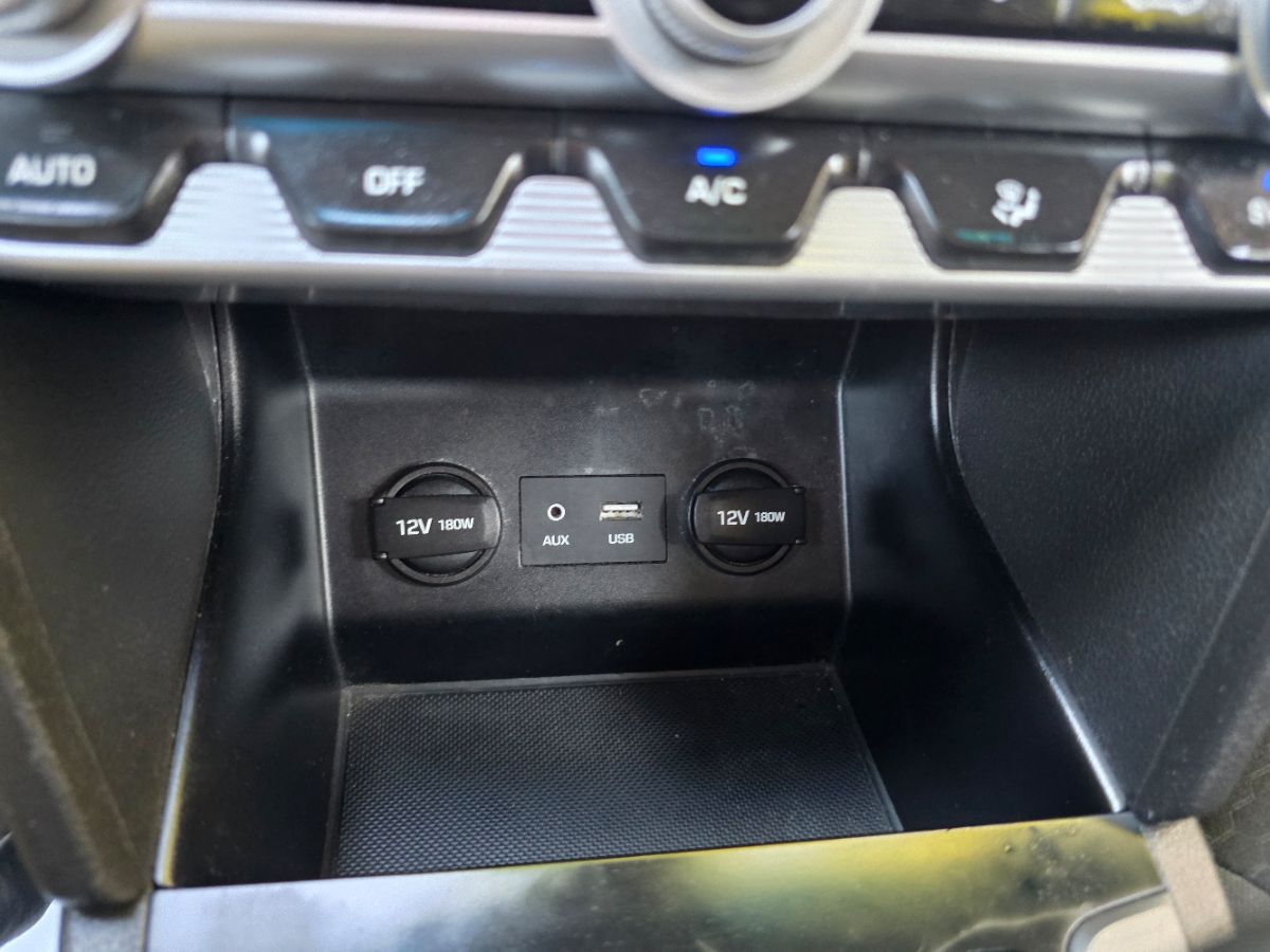 2020 Hyundai Elantra SE photo 24