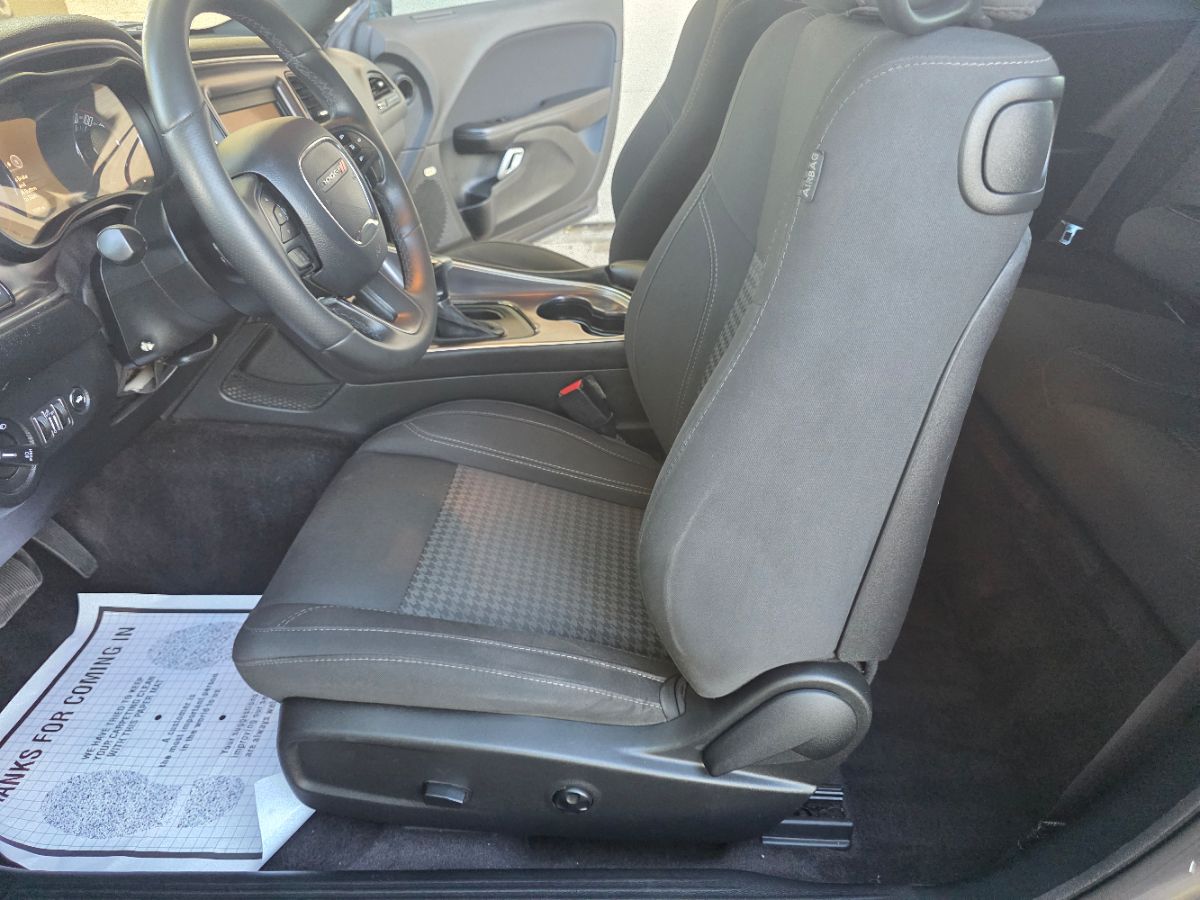 2018 Dodge Challenger SXT photo 12