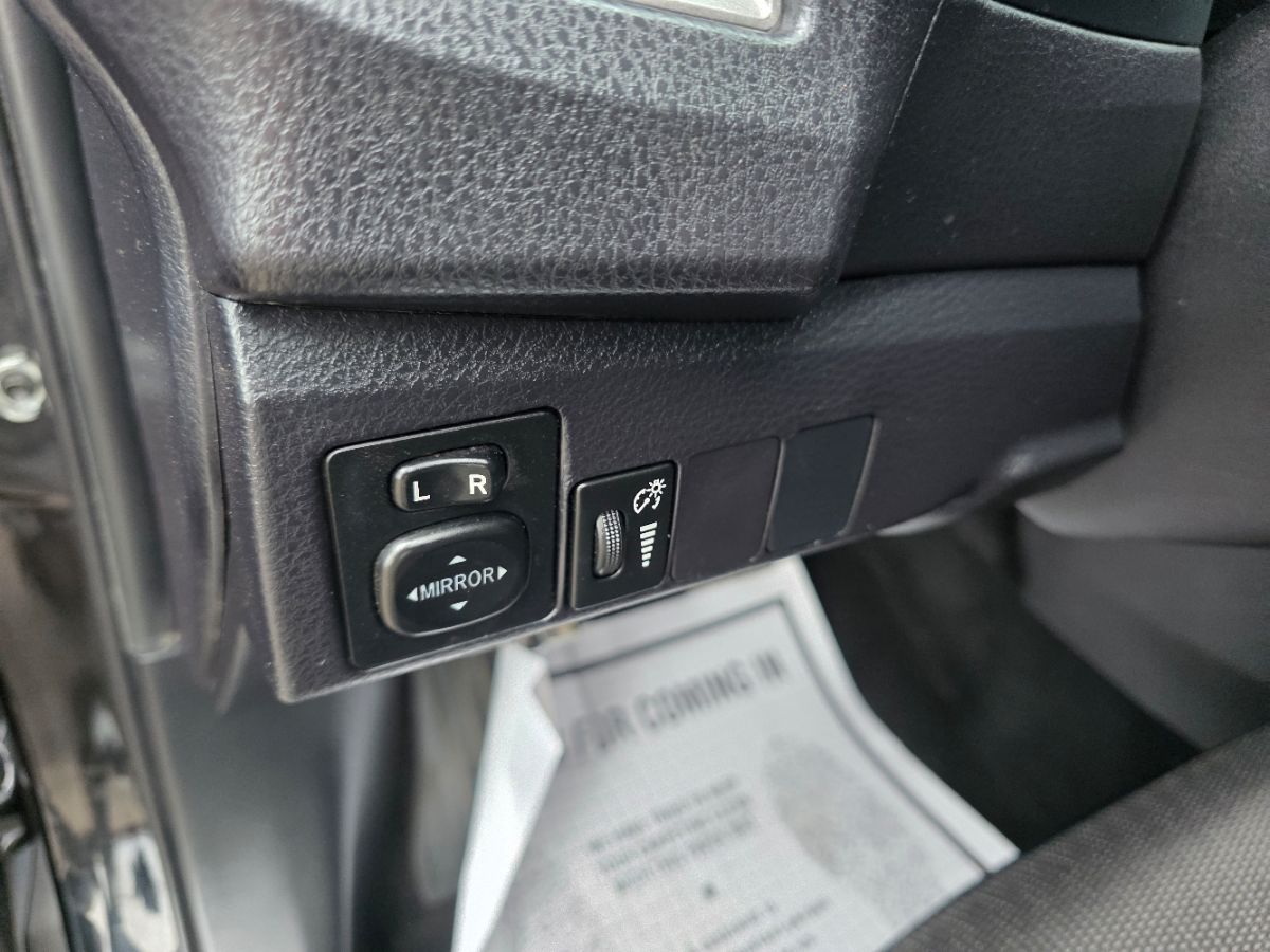 2016 Toyota Corolla Plus photo 15
