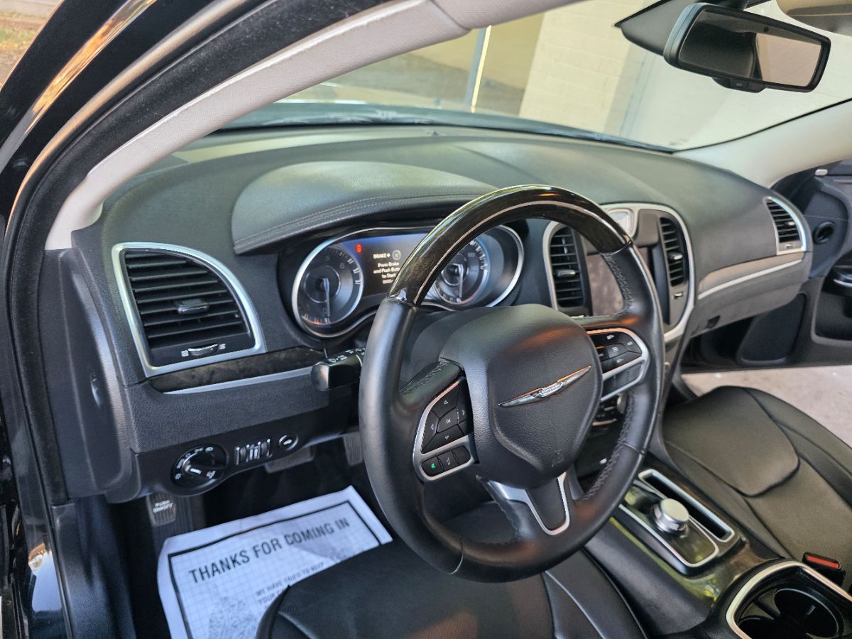 2019 Chrysler 300 Limited photo 10