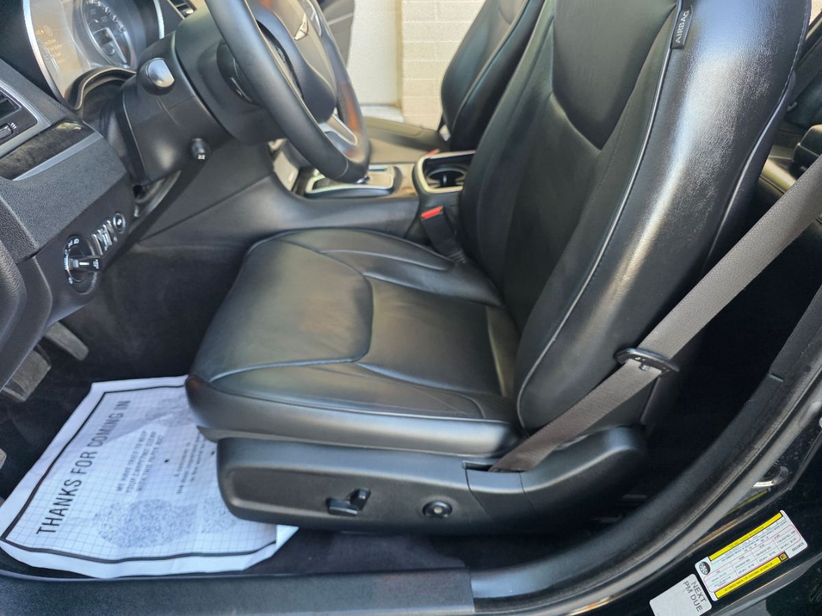 2019 Chrysler 300 Limited photo 11