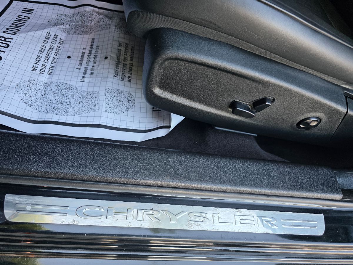2019 Chrysler 300 Limited photo 12