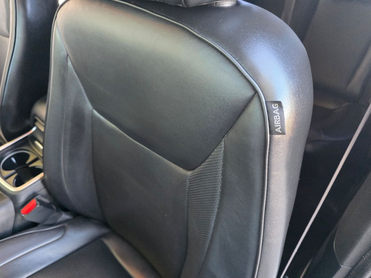 2019 Chrysler 300 Limited photo 13