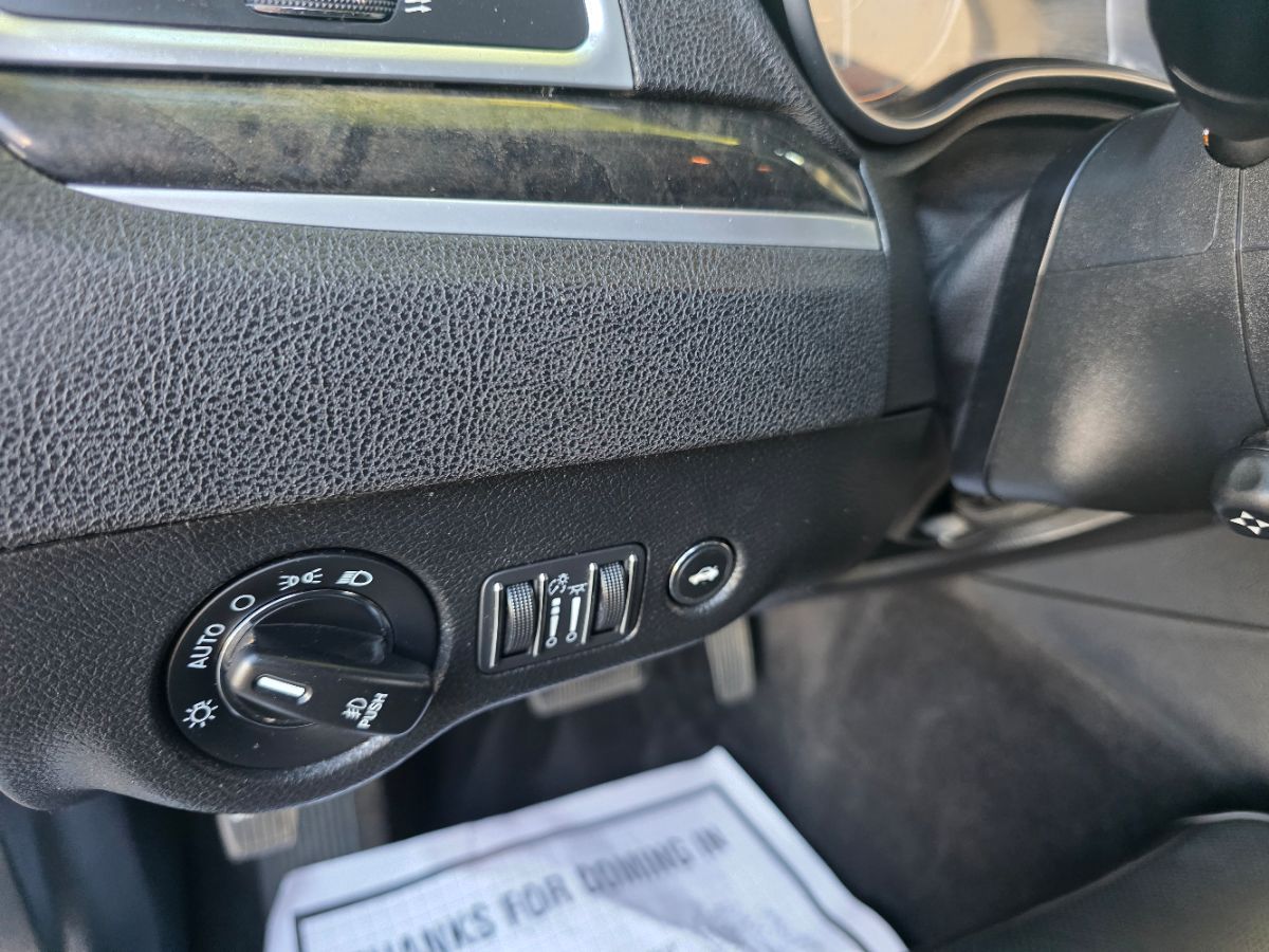 2019 Chrysler 300 Limited photo 16