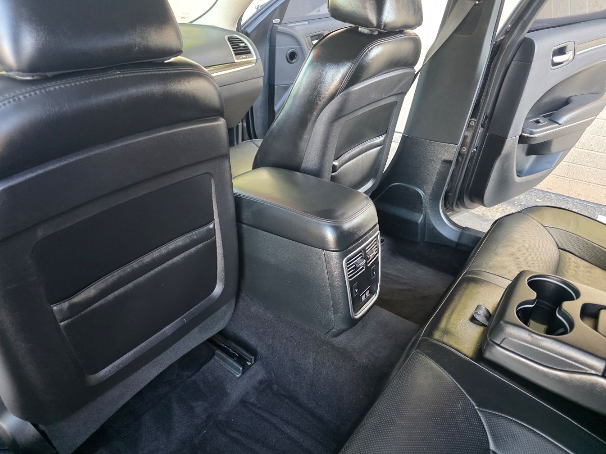 2019 Chrysler 300 Limited photo 18