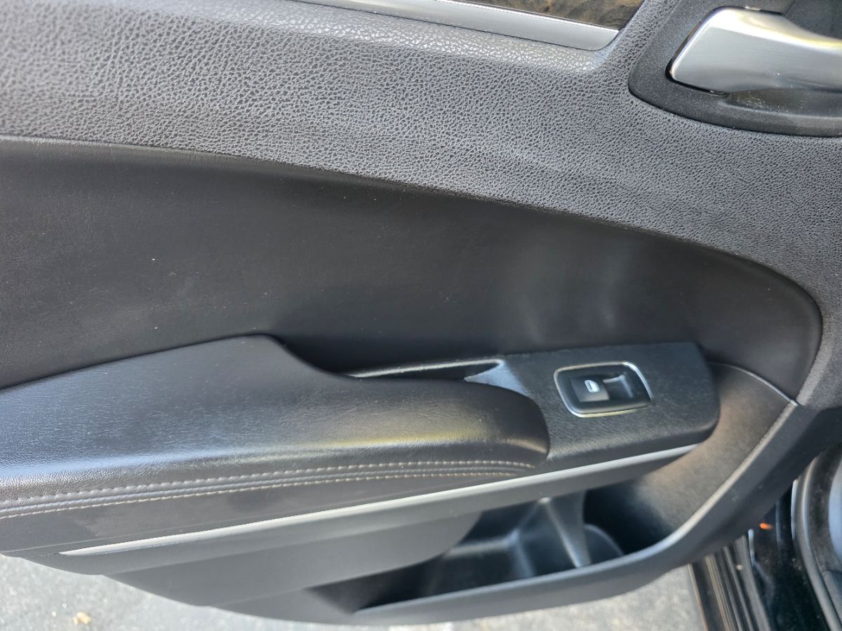 2019 Chrysler 300 Limited photo 19