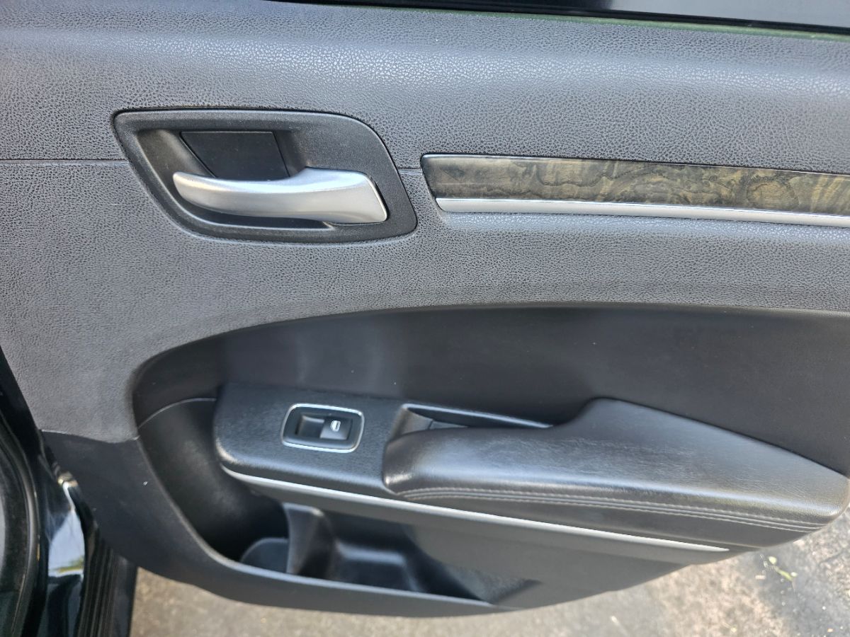 2019 Chrysler 300 Limited photo 26