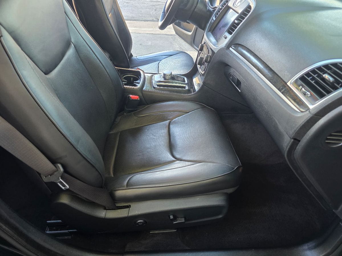 2019 Chrysler 300 Limited photo 30