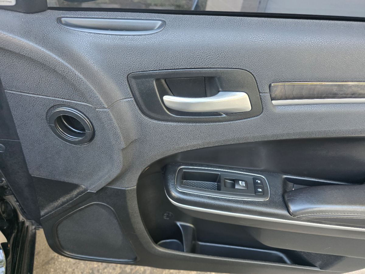 2019 Chrysler 300 Limited photo 32