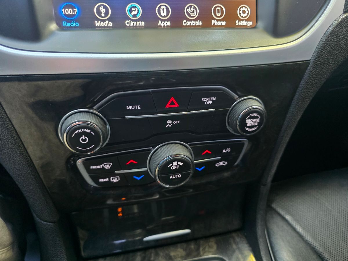 2019 Chrysler 300 Limited photo 39