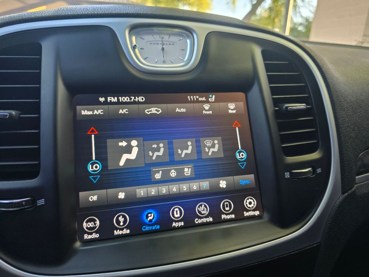 2019 Chrysler 300 Limited photo 42