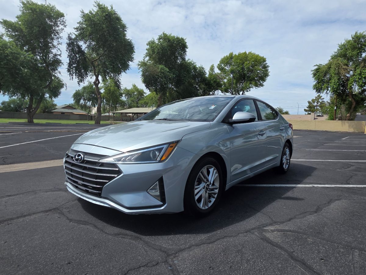 2020 Hyundai Elantra SEL photo 2