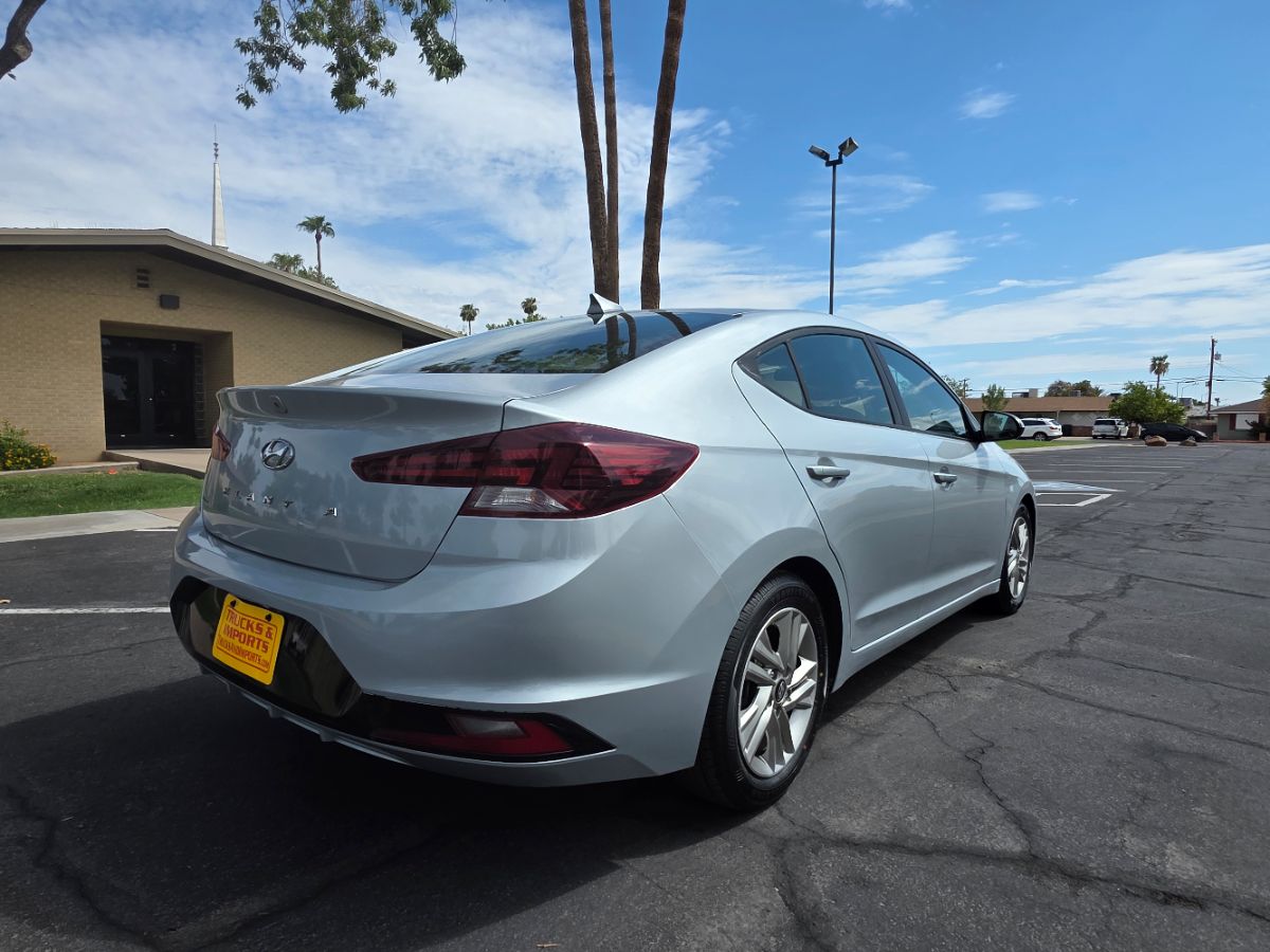 2020 Hyundai Elantra SEL photo 4