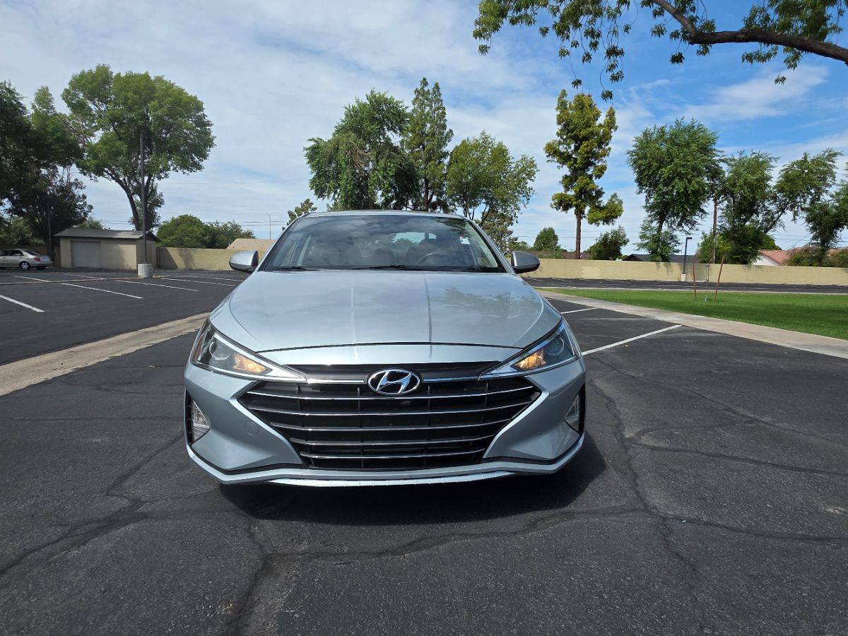 2020 Hyundai Elantra SEL photo 5