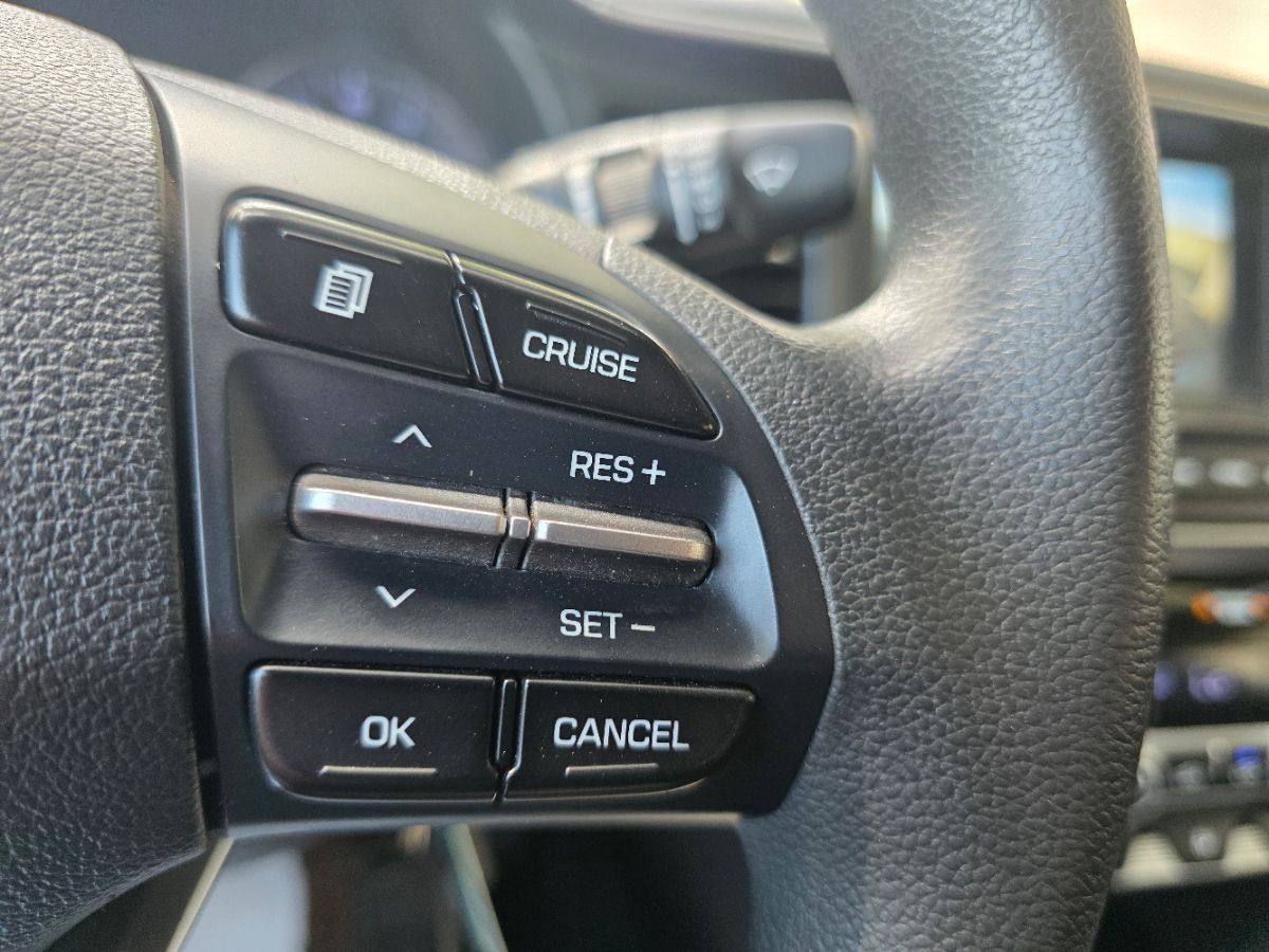 2020 Hyundai Elantra SEL photo 7