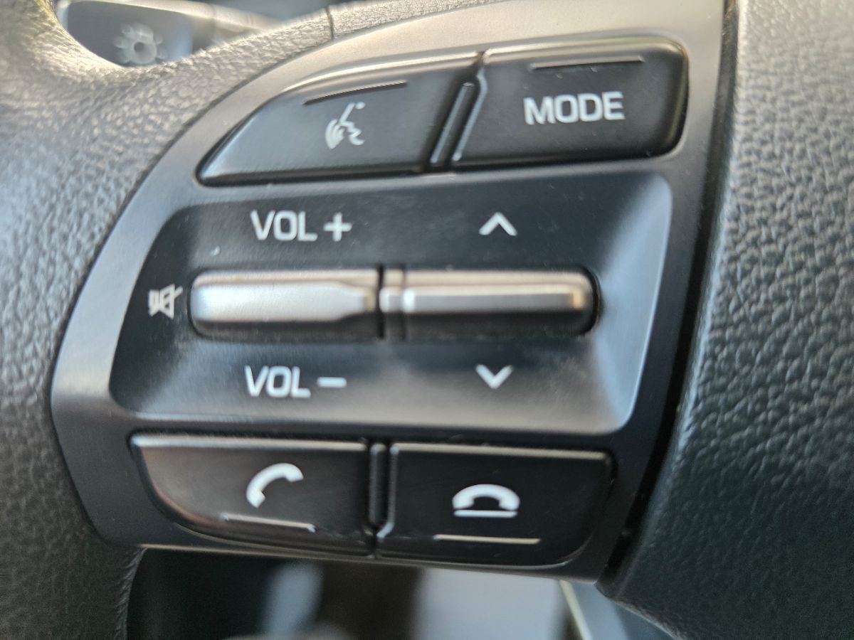 2020 Hyundai Elantra SEL photo 9