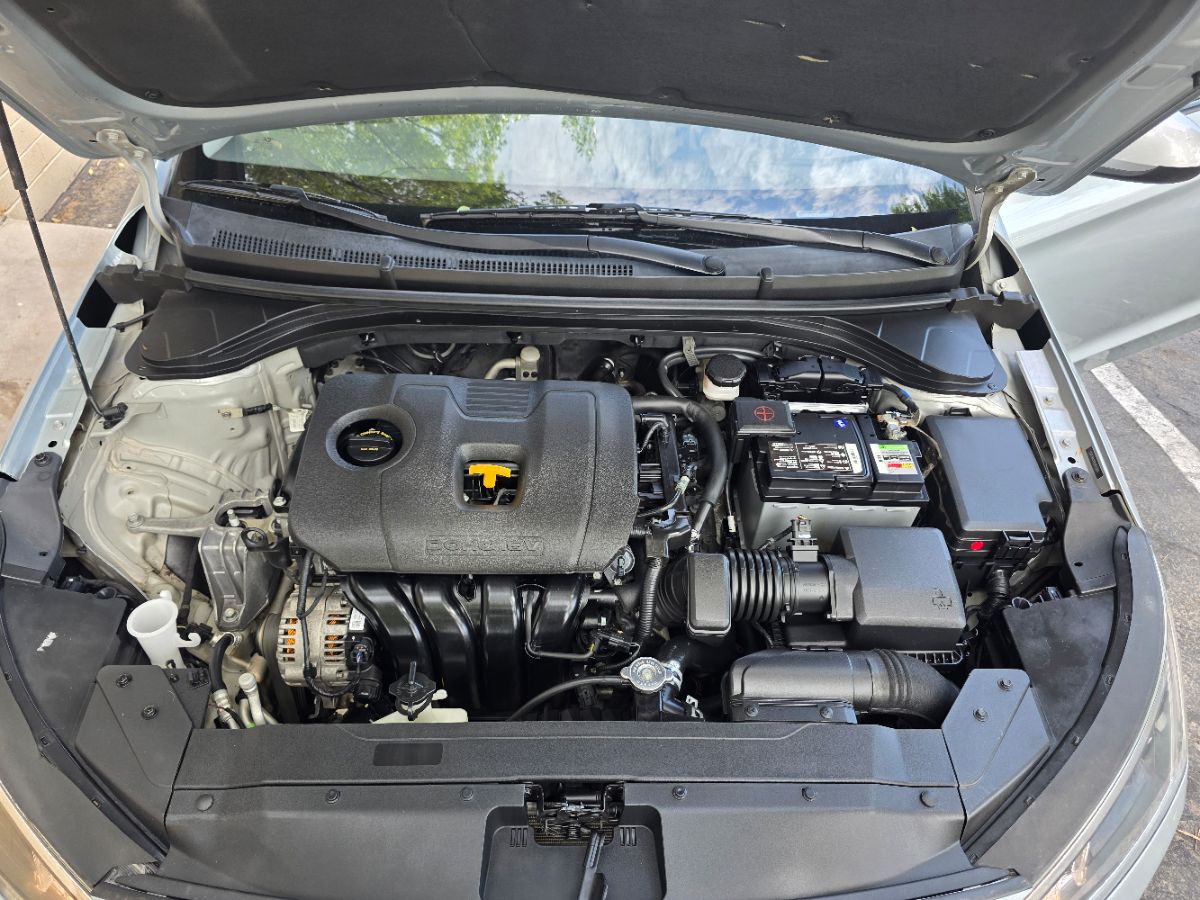 2020 Hyundai Elantra SEL photo 12