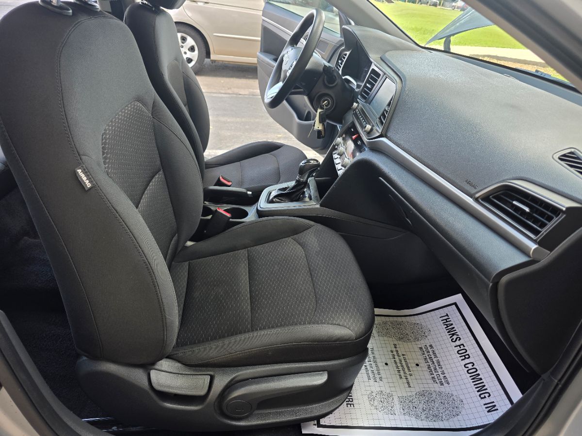 2020 Hyundai Elantra SEL photo 13