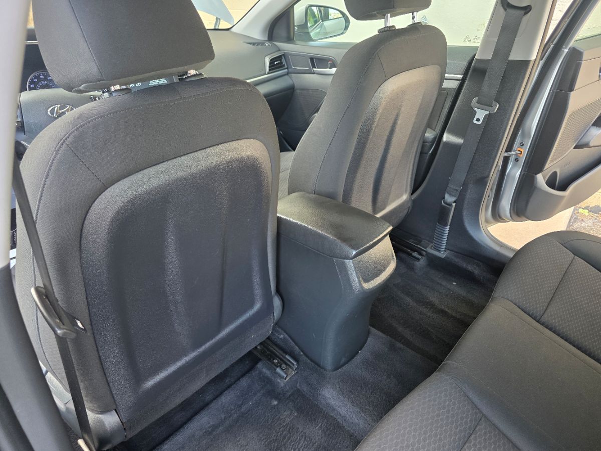 2020 Hyundai Elantra SEL photo 19