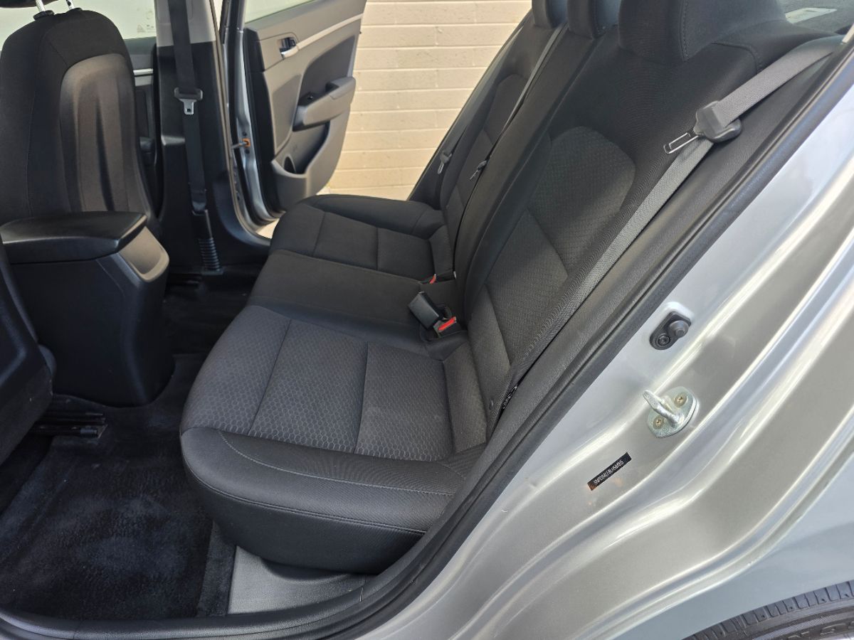 2020 Hyundai Elantra SEL photo 20