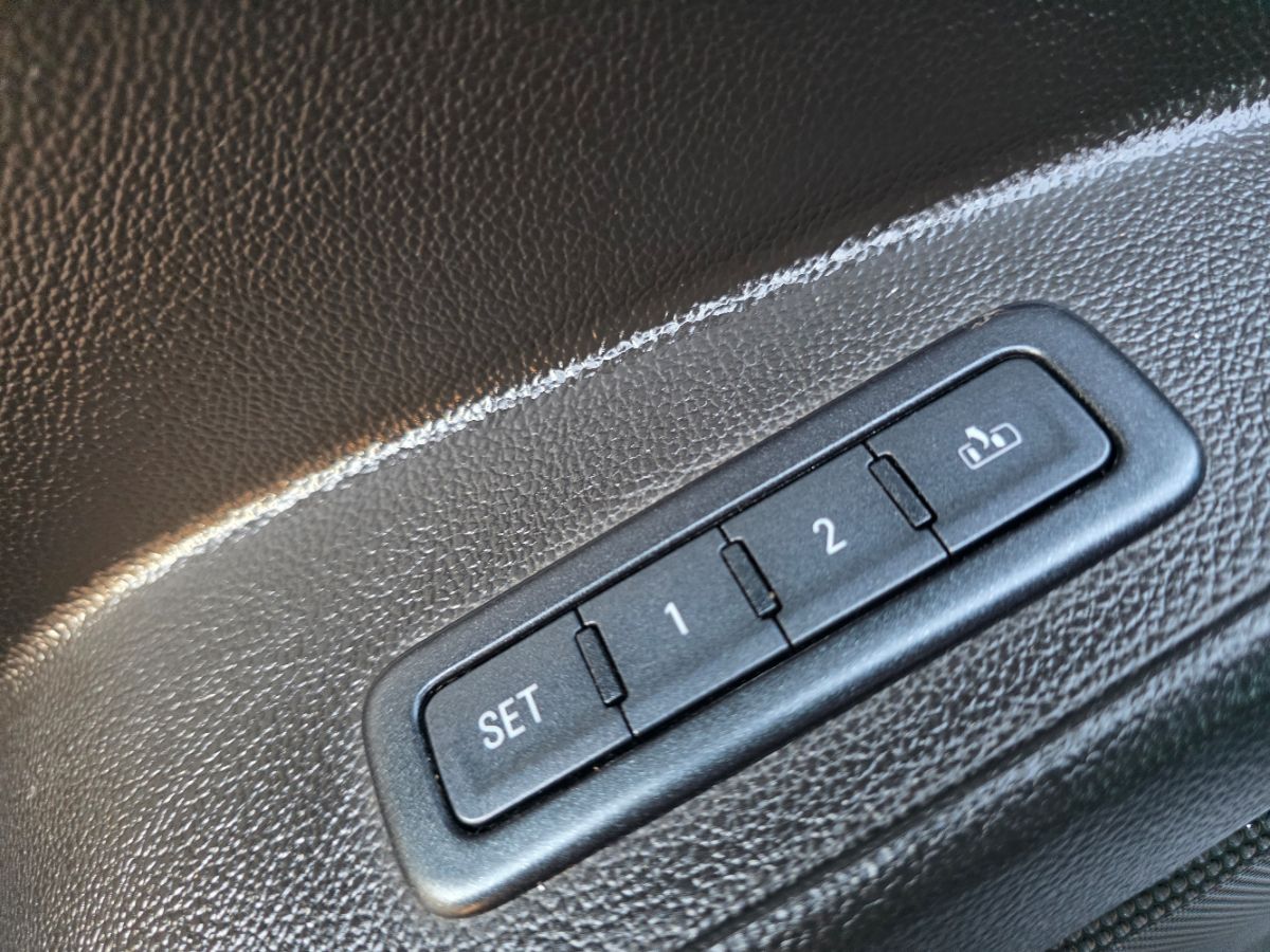 2015 Chevrolet Tahoe LTZ photo 15
