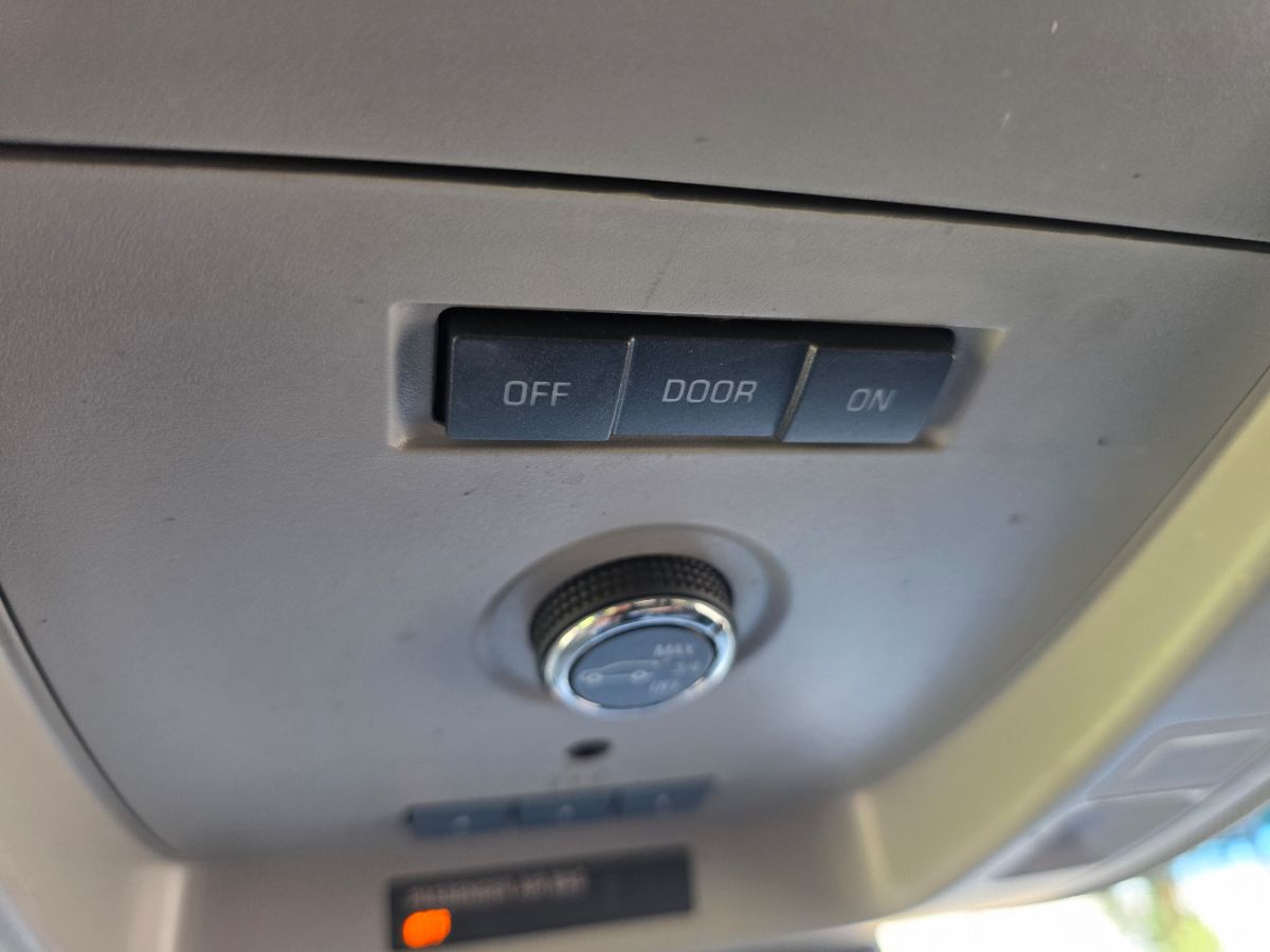 2016 Gmc Yukon SLE photo 32